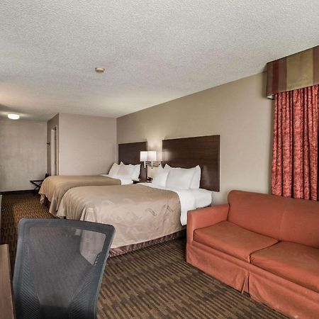 Quality Inn & Suites Lawrence - University Area Екстер'єр фото
