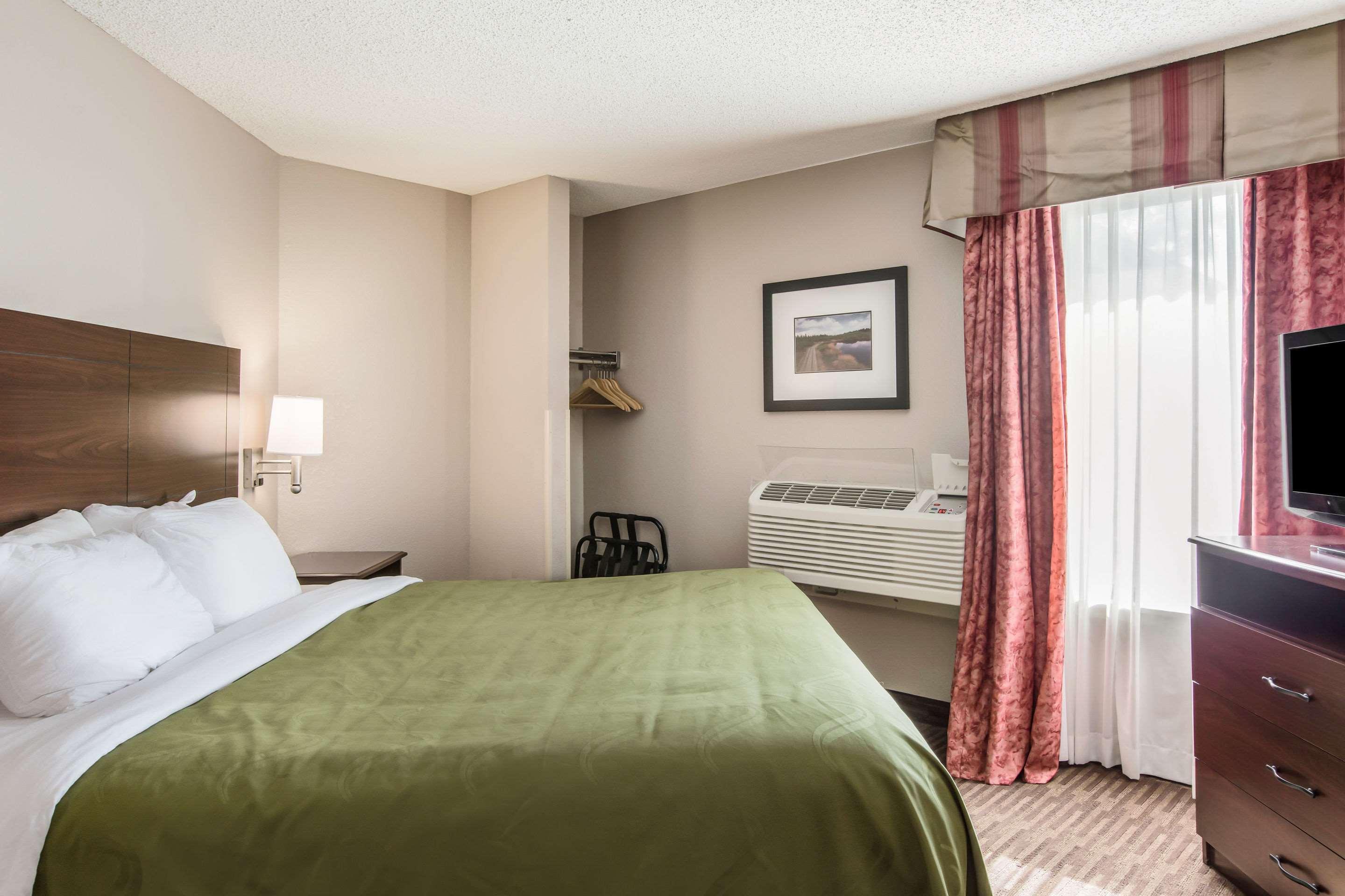 Quality Inn & Suites Lawrence - University Area Екстер'єр фото