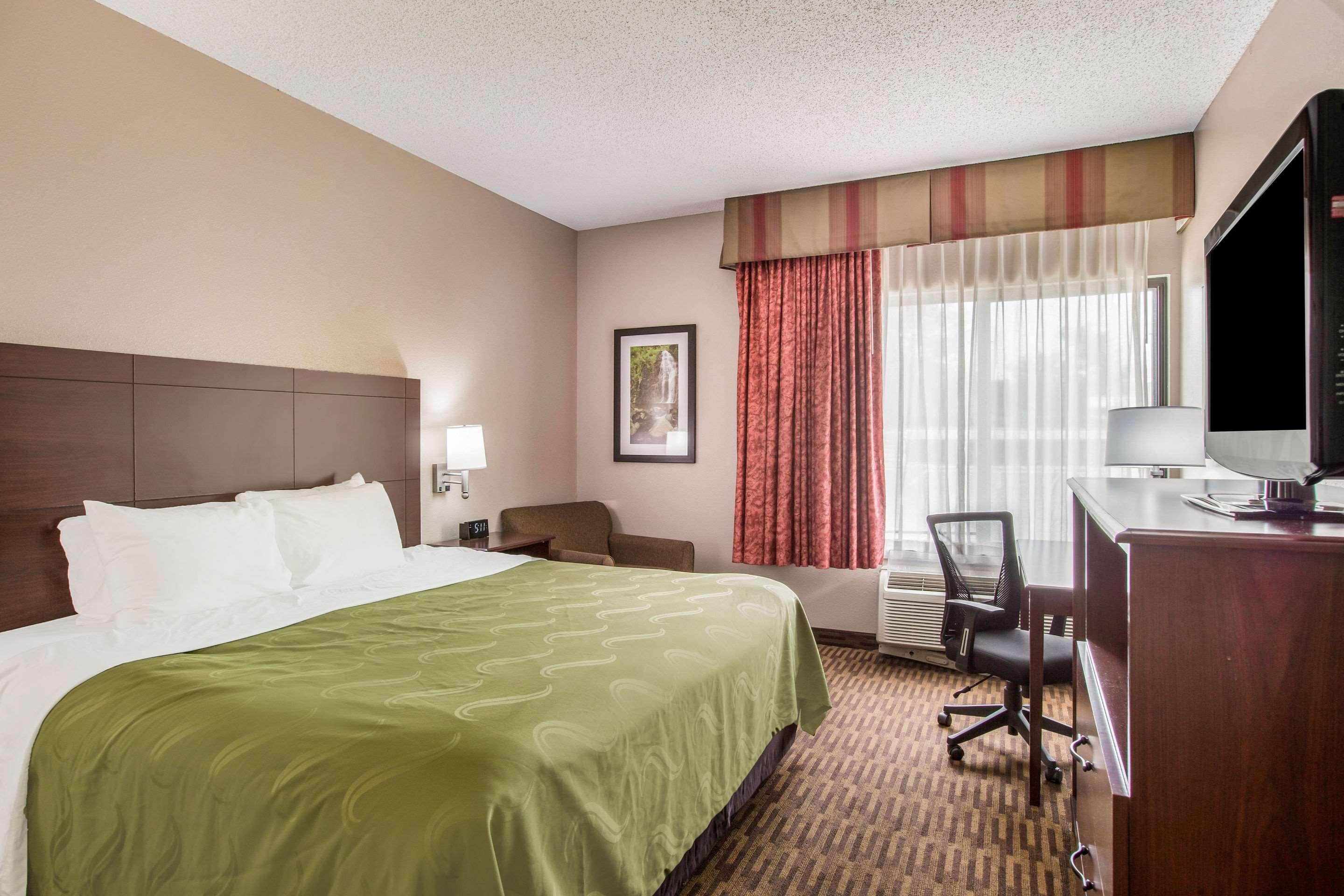 Quality Inn & Suites Lawrence - University Area Екстер'єр фото