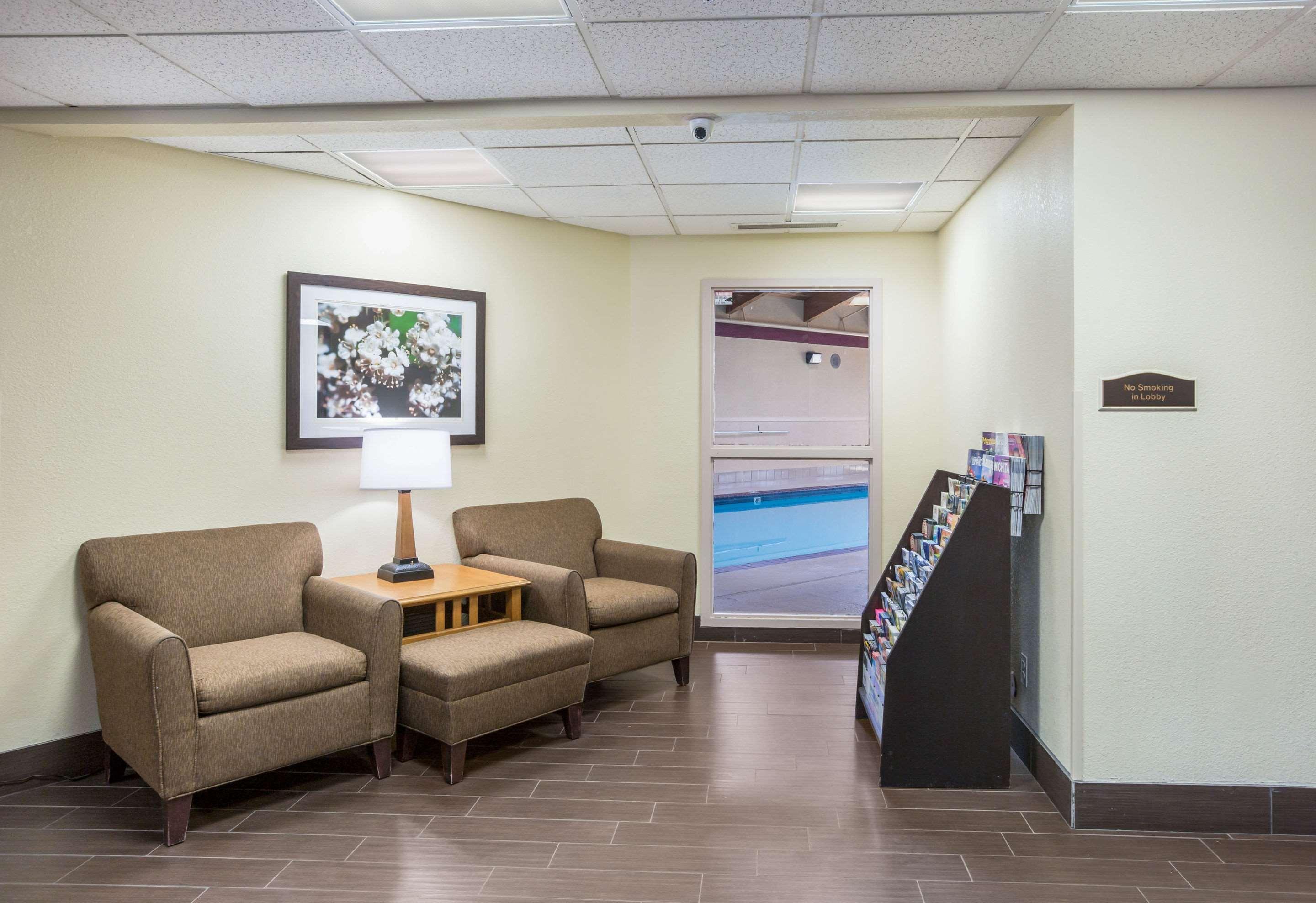 Quality Inn & Suites Lawrence - University Area Екстер'єр фото