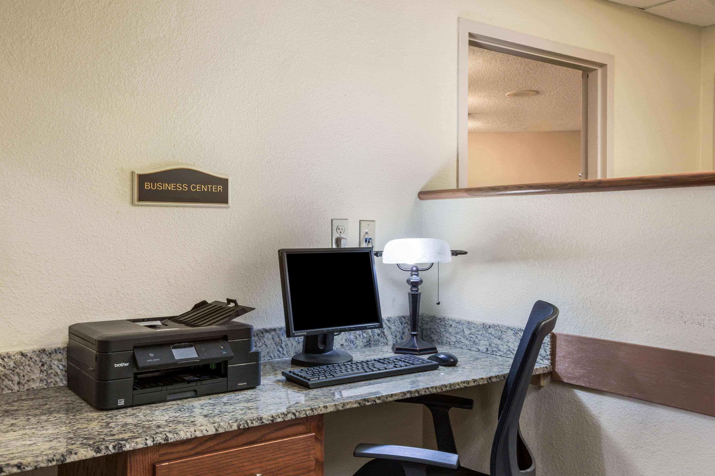 Quality Inn & Suites Lawrence - University Area Екстер'єр фото