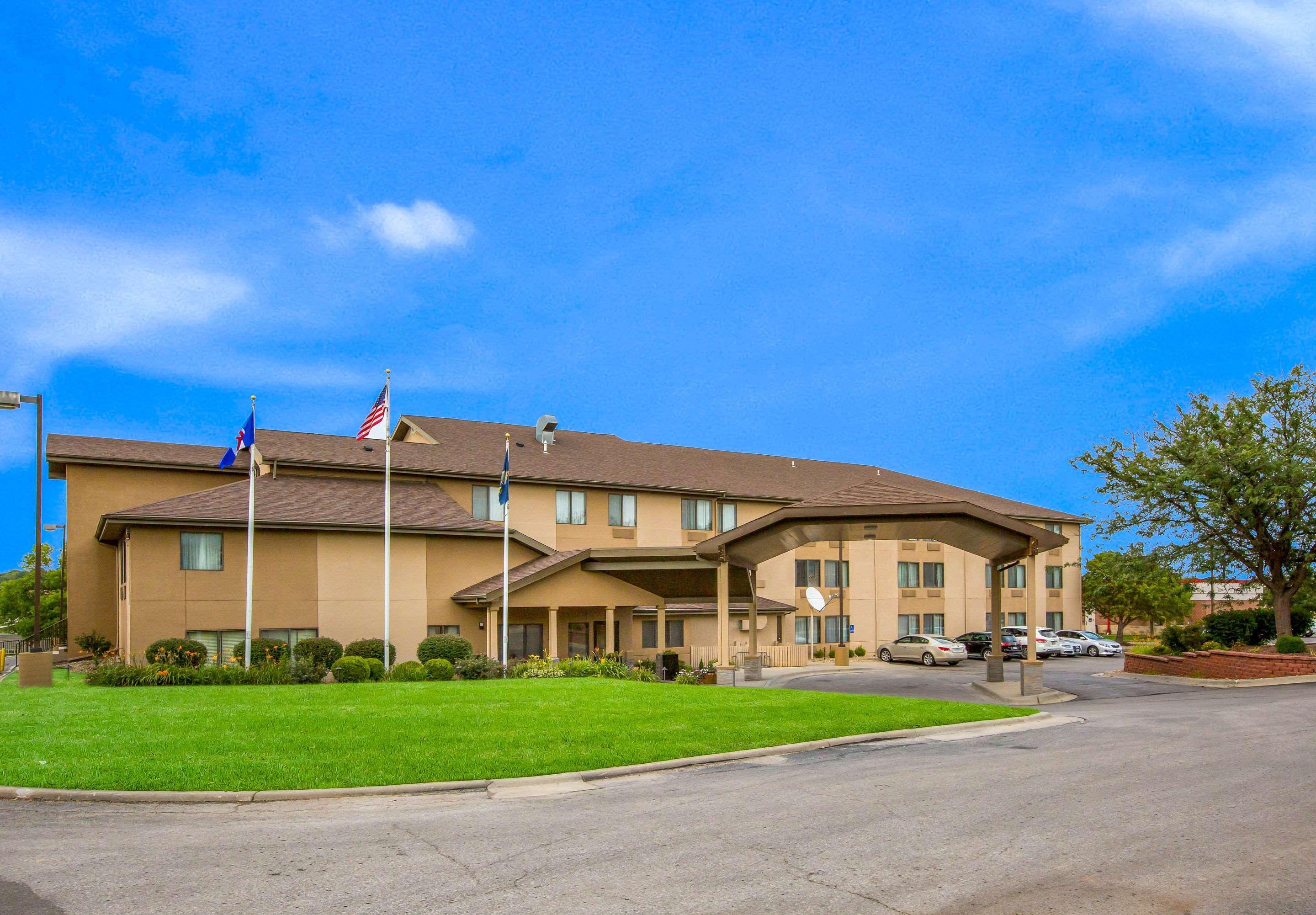 Quality Inn & Suites Lawrence - University Area Екстер'єр фото
