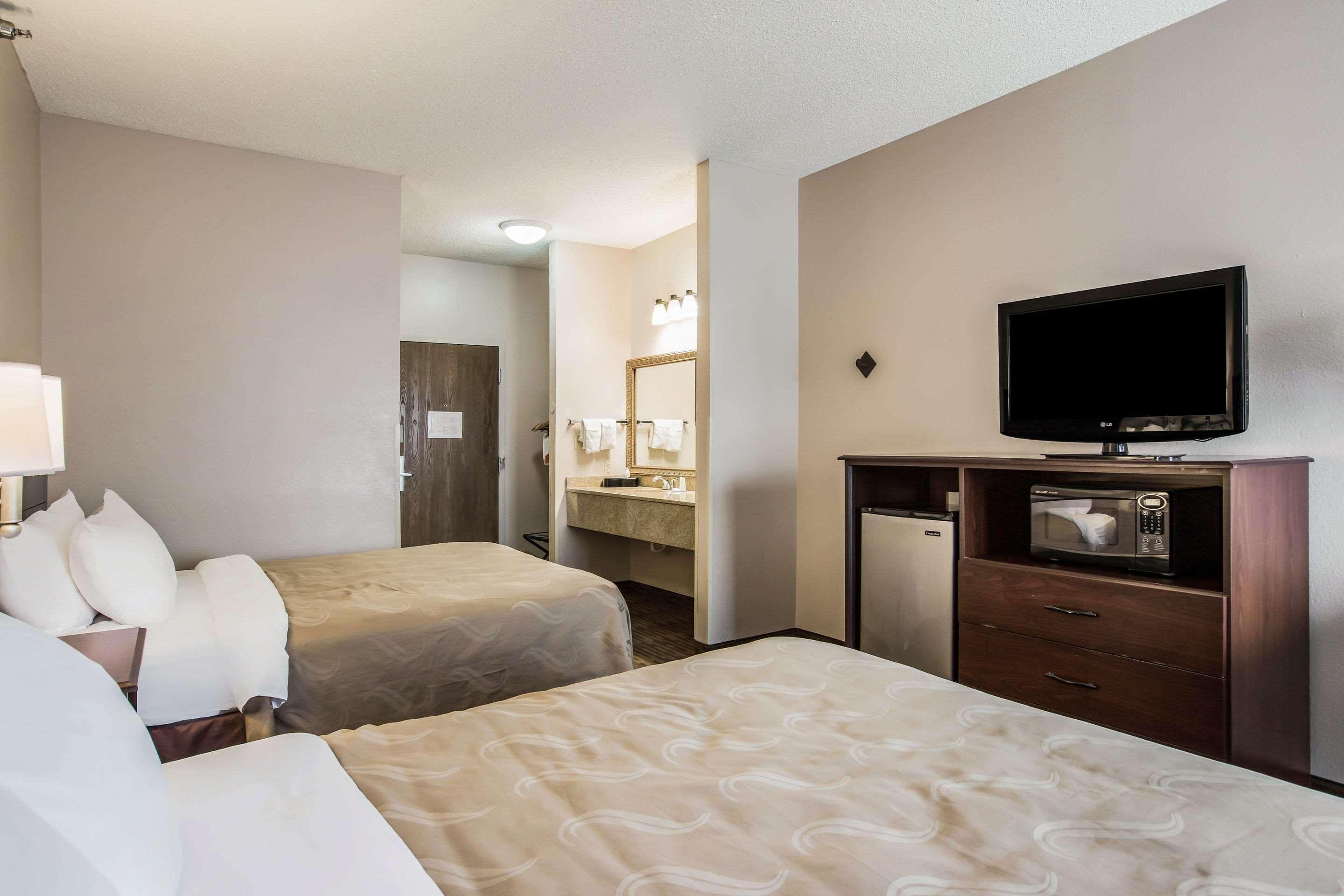 Quality Inn & Suites Lawrence - University Area Екстер'єр фото