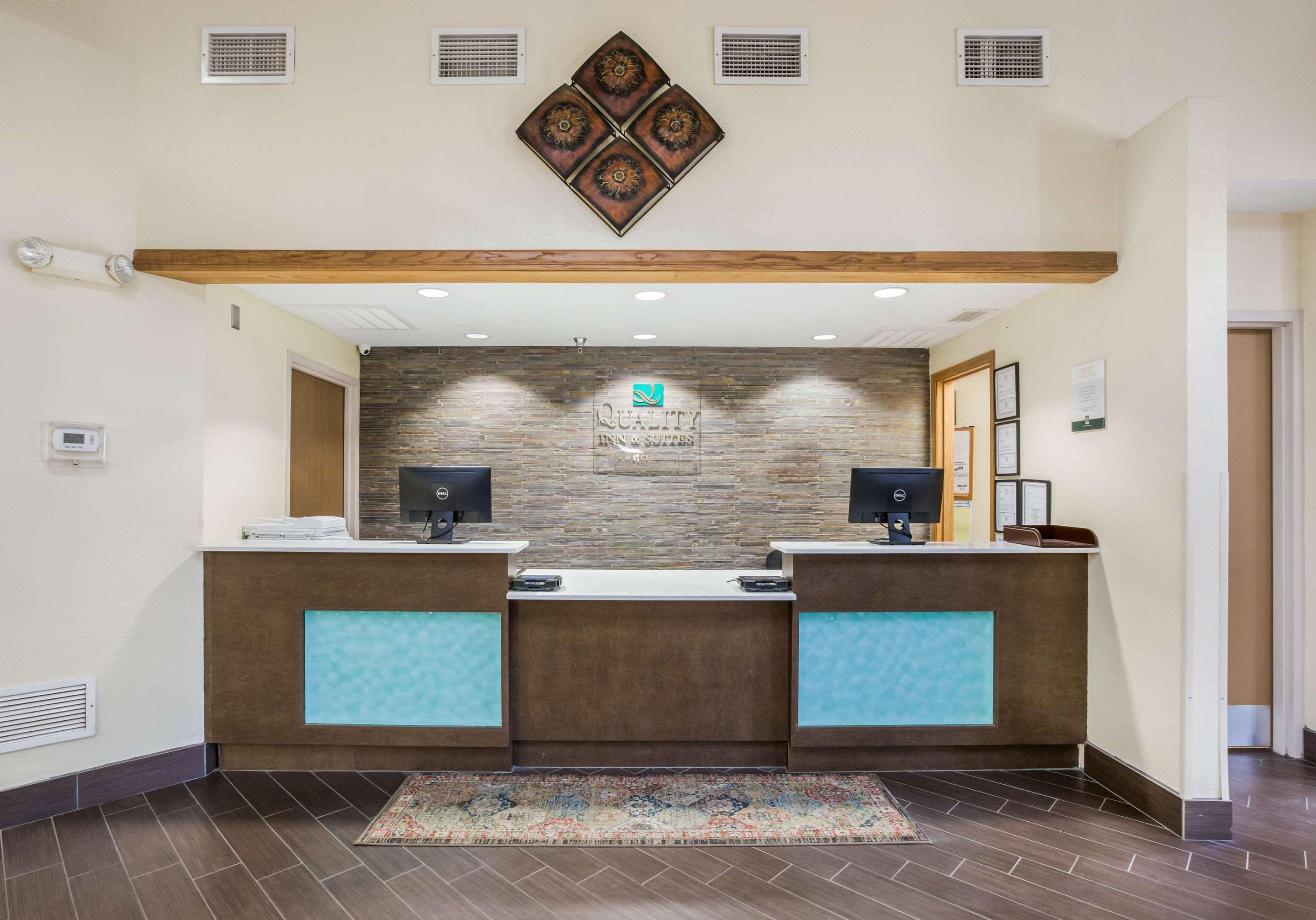 Quality Inn & Suites Lawrence - University Area Екстер'єр фото