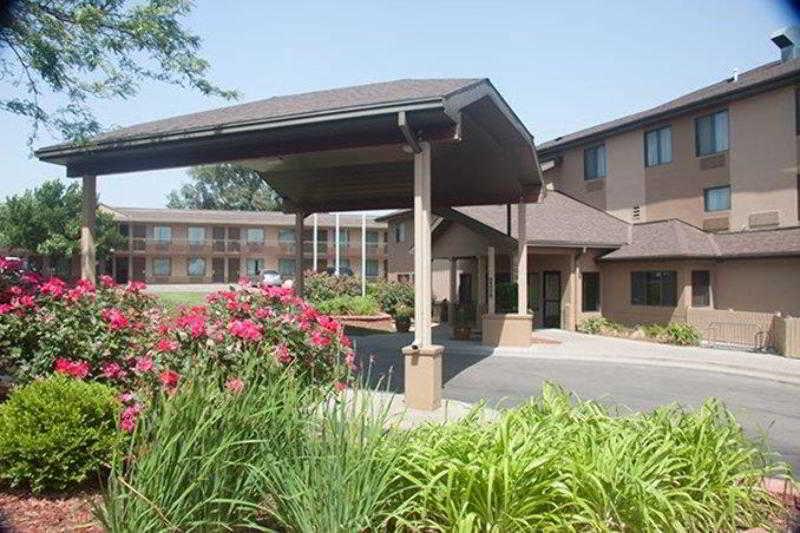 Quality Inn & Suites Lawrence - University Area Екстер'єр фото