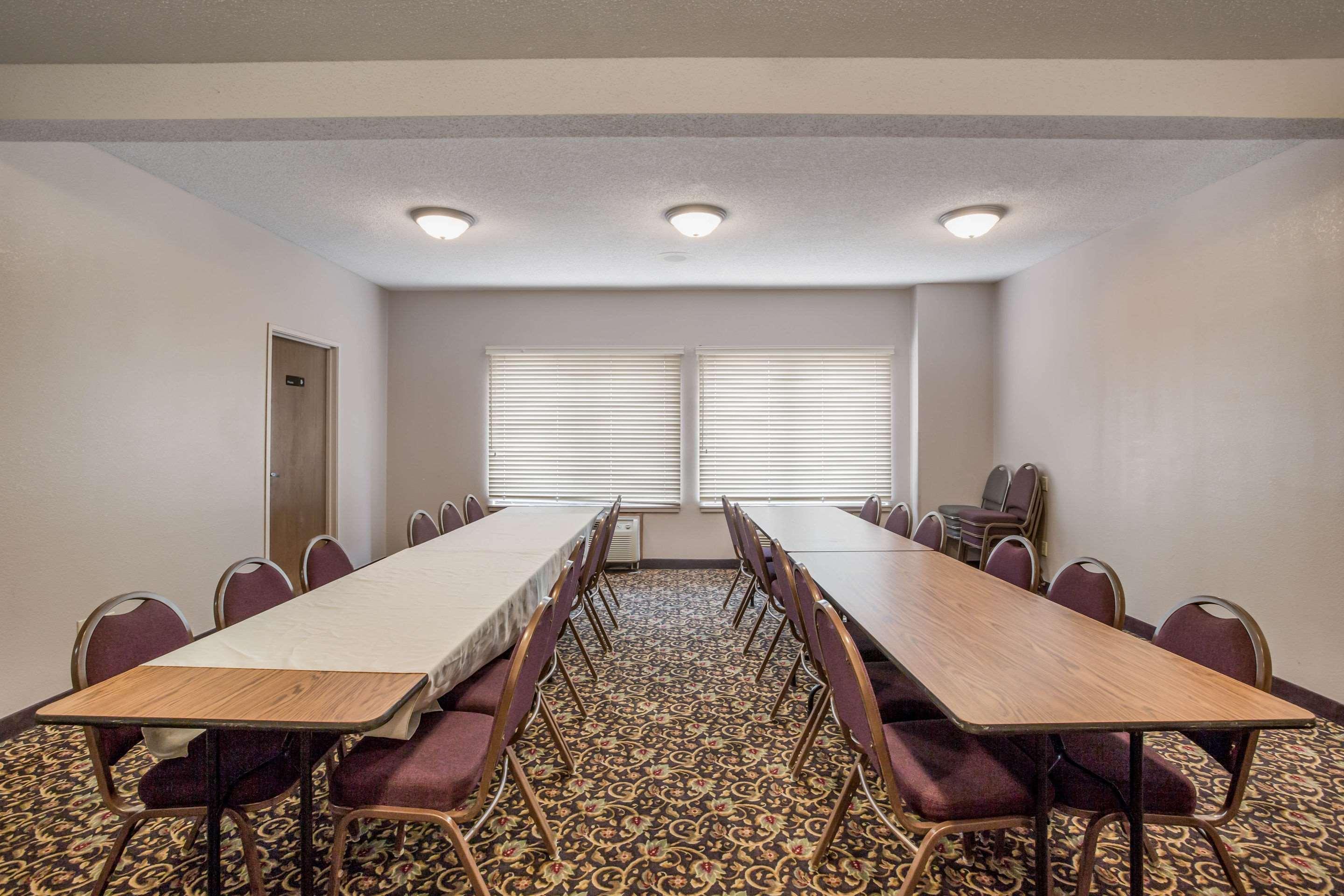 Quality Inn & Suites Lawrence - University Area Екстер'єр фото