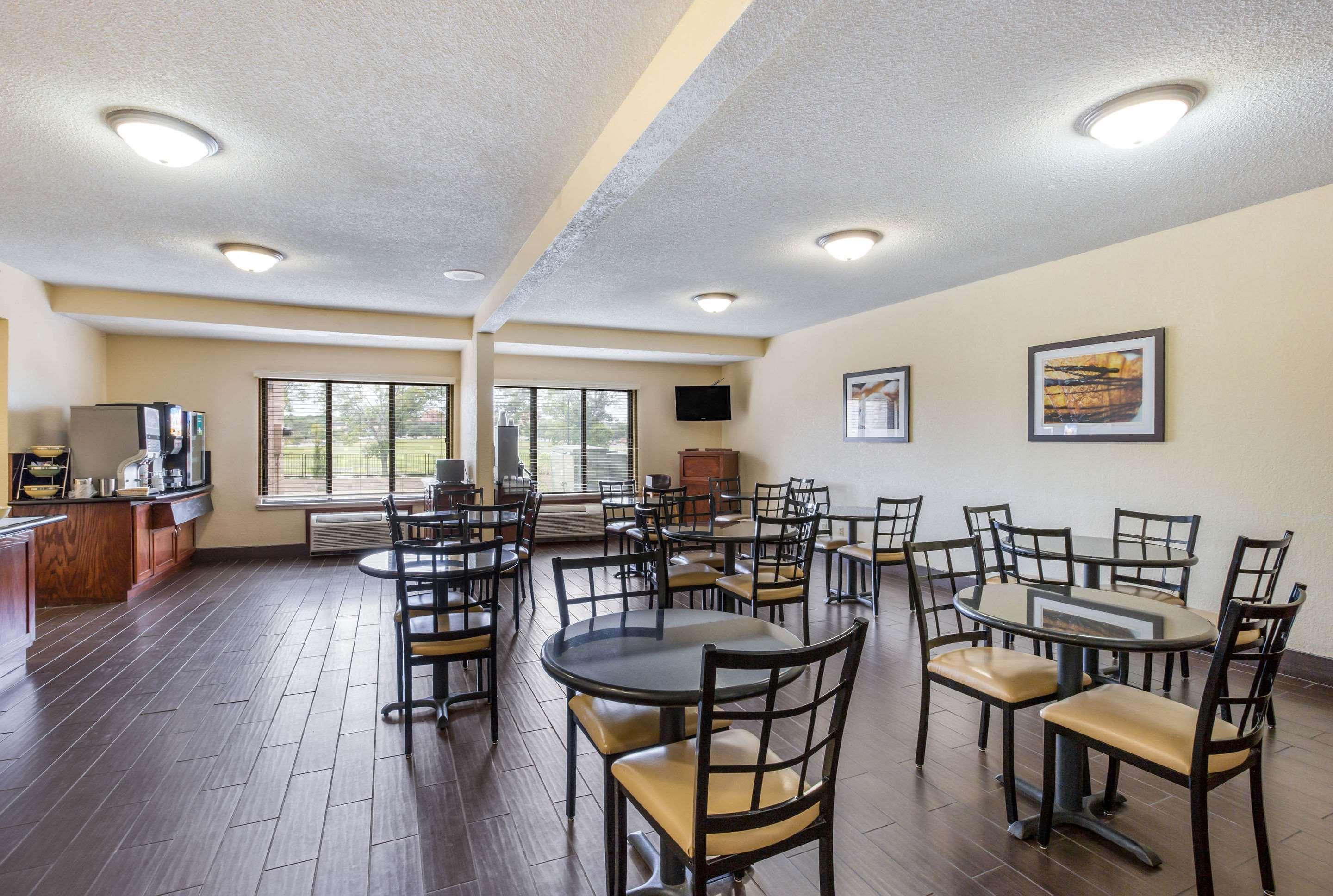 Quality Inn & Suites Lawrence - University Area Екстер'єр фото