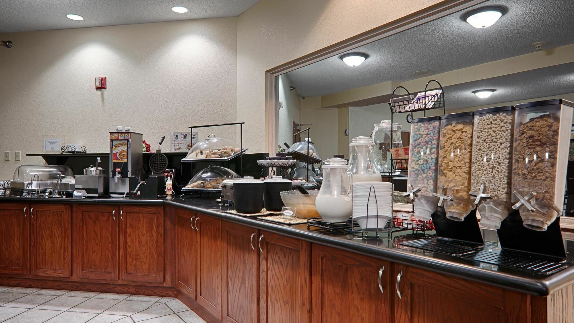 Quality Inn & Suites Lawrence - University Area Екстер'єр фото