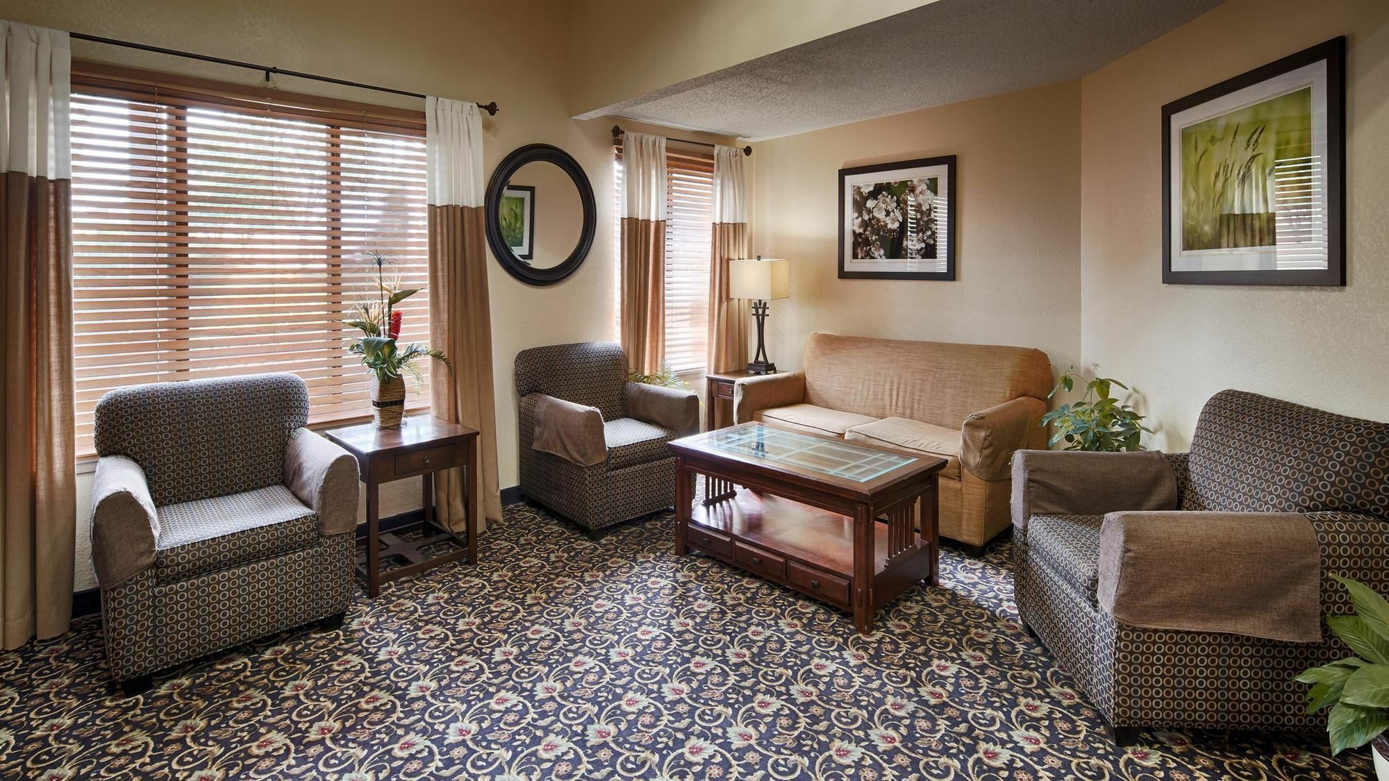 Quality Inn & Suites Lawrence - University Area Екстер'єр фото