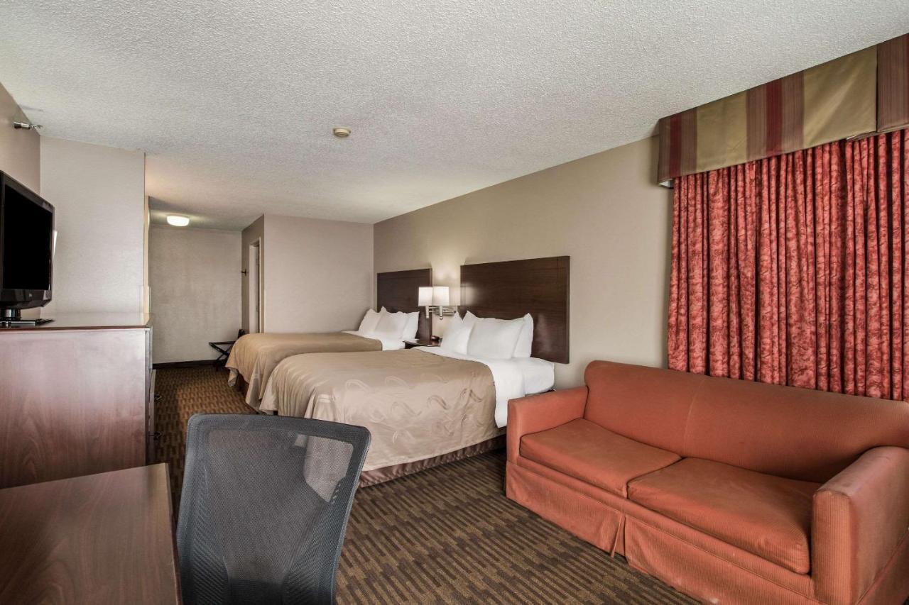 Quality Inn & Suites Lawrence - University Area Екстер'єр фото